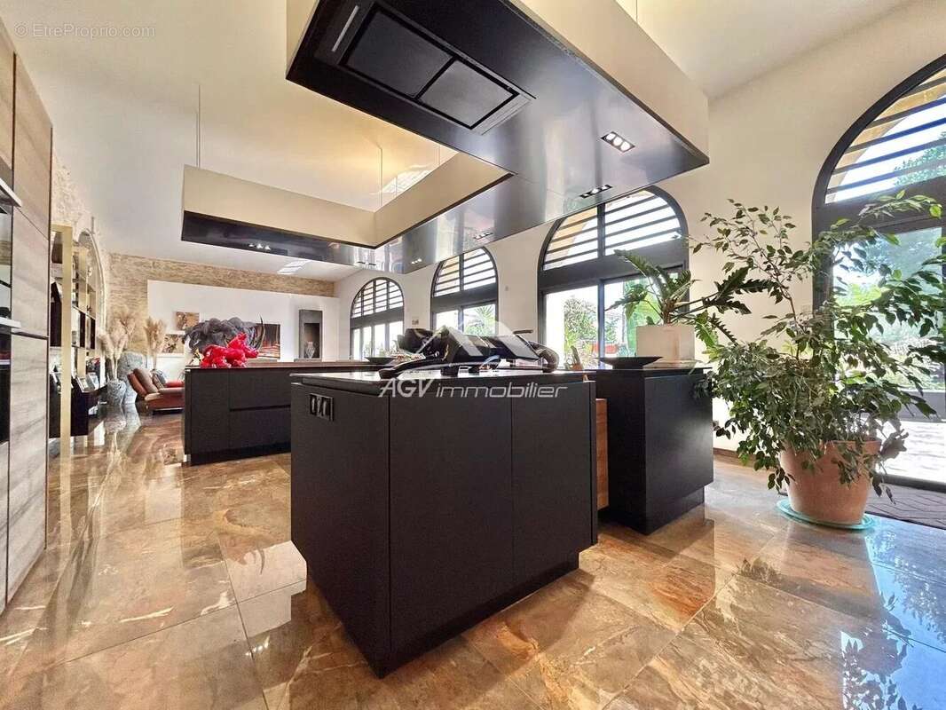 Propriété de caractère de 320 m² - 4 chambres - proche Nîmes - photo 8