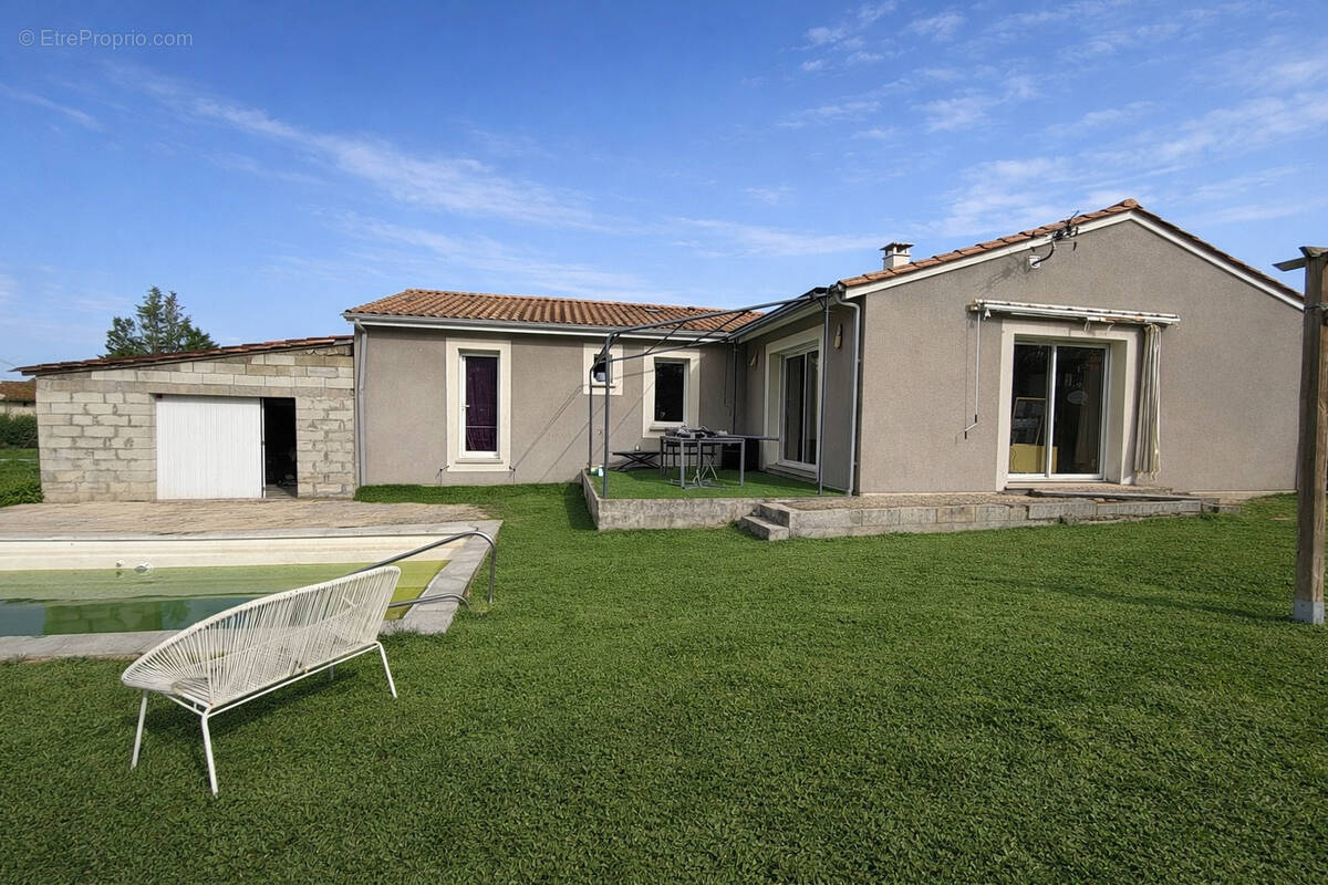 Maison à LA ROCHE-CHALAIS