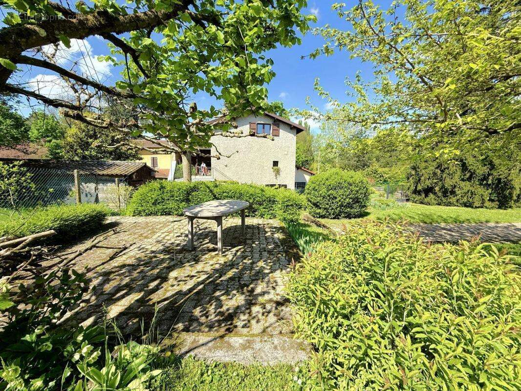 Maison à SAINT-GENIS-LAVAL