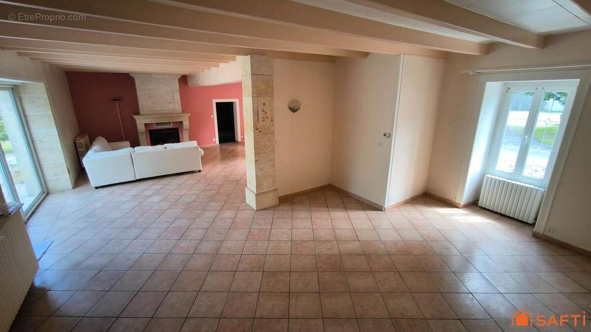 Maison 228 m² à Saint-Julien-De-L'escap  - photo 7
