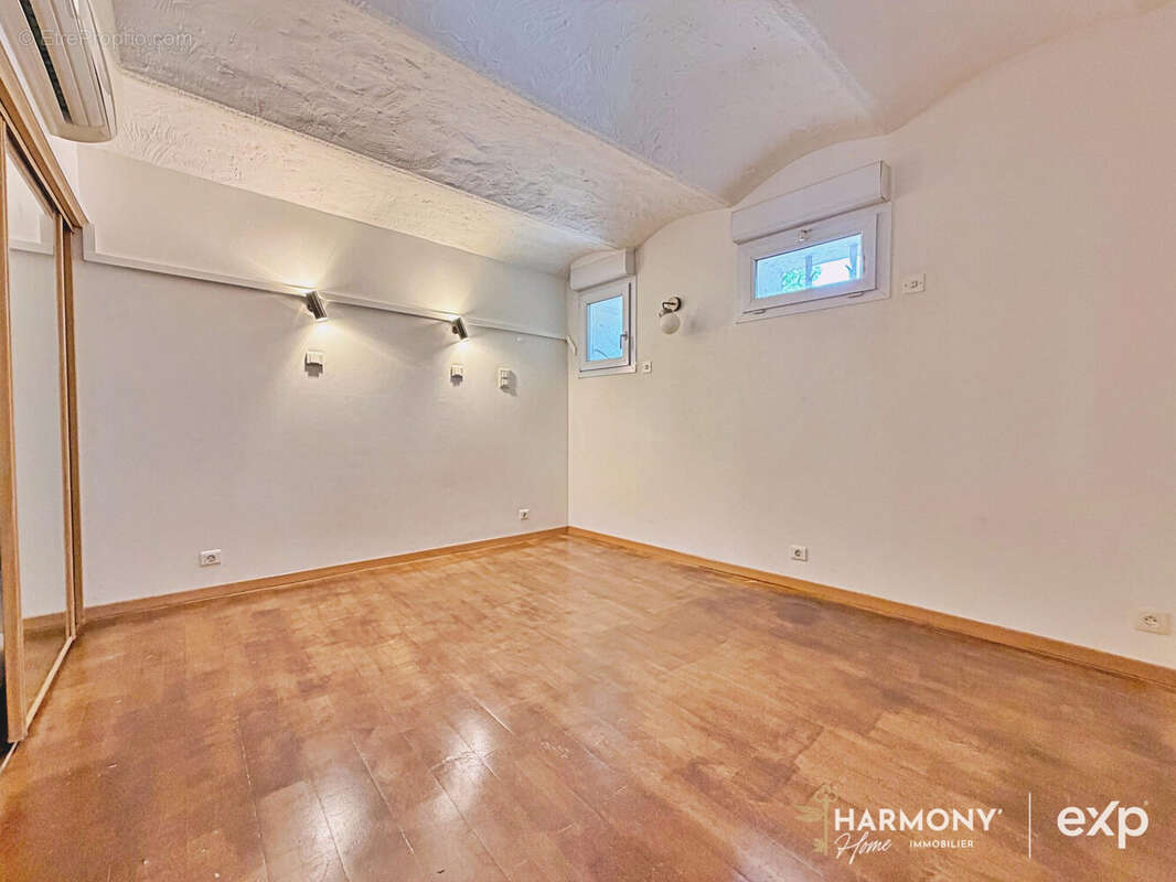 Appartement à MARSEILLE-4E