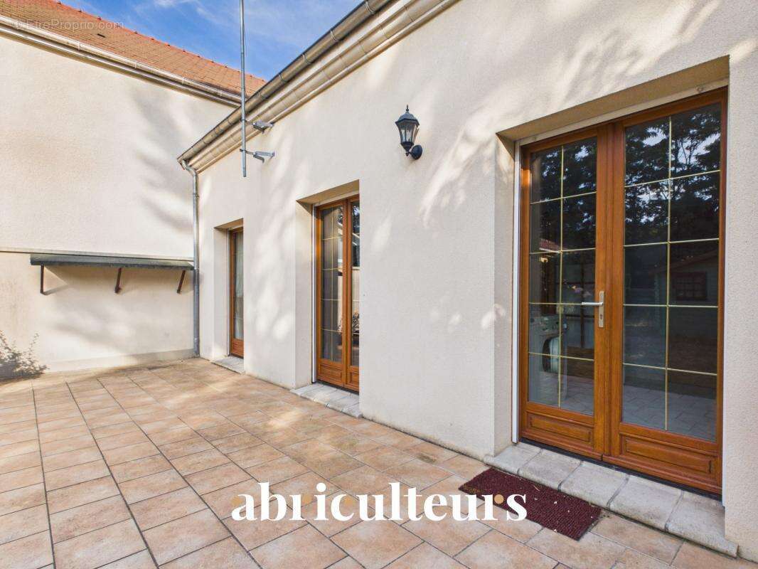 Maison familiale de 107m² avec terrasse et jardin - en vente à Versailles Porchefontaine (78000) - photo 21
