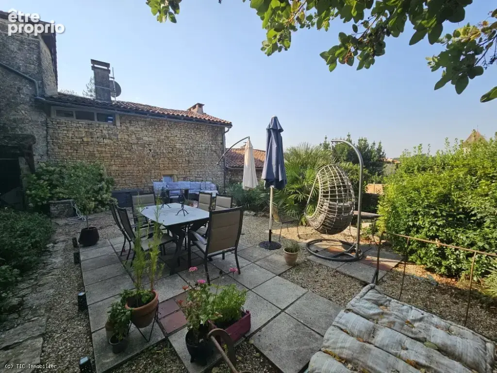 Belle maison en pierre au cœur du village pittoresque de Nanteuil-en-Vallée - photo 13