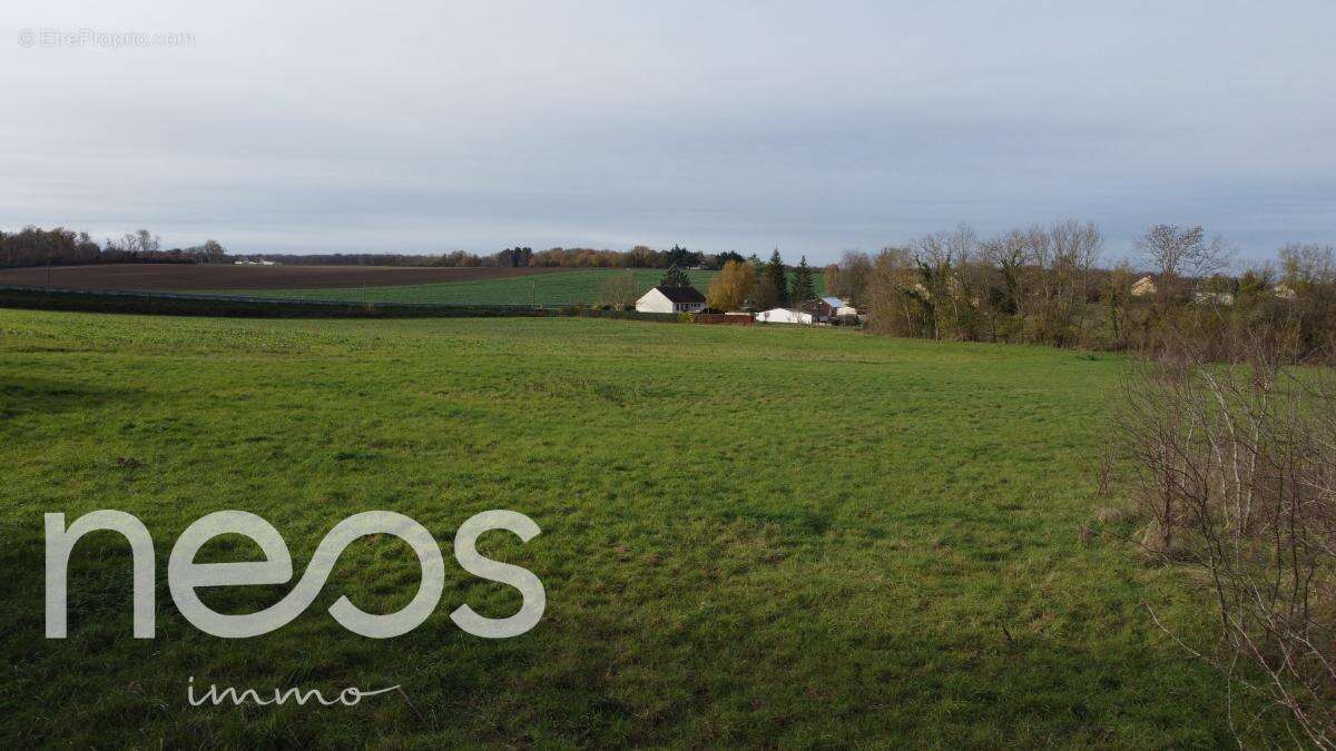 Terrain à SAINTE-THORETTE