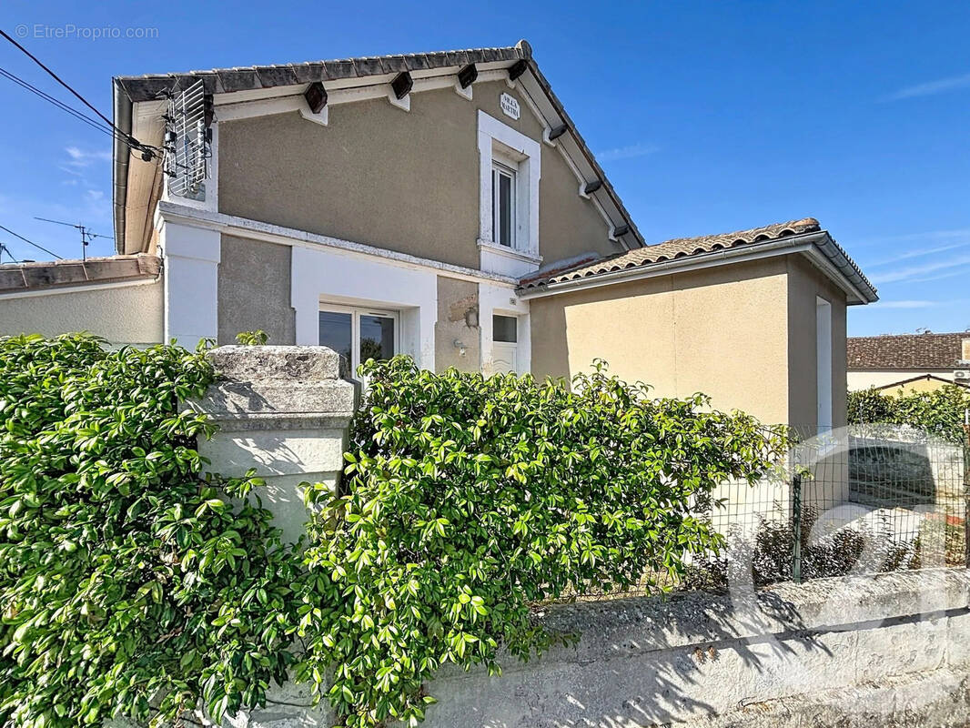 Maison à RUELLE-SUR-TOUVRE