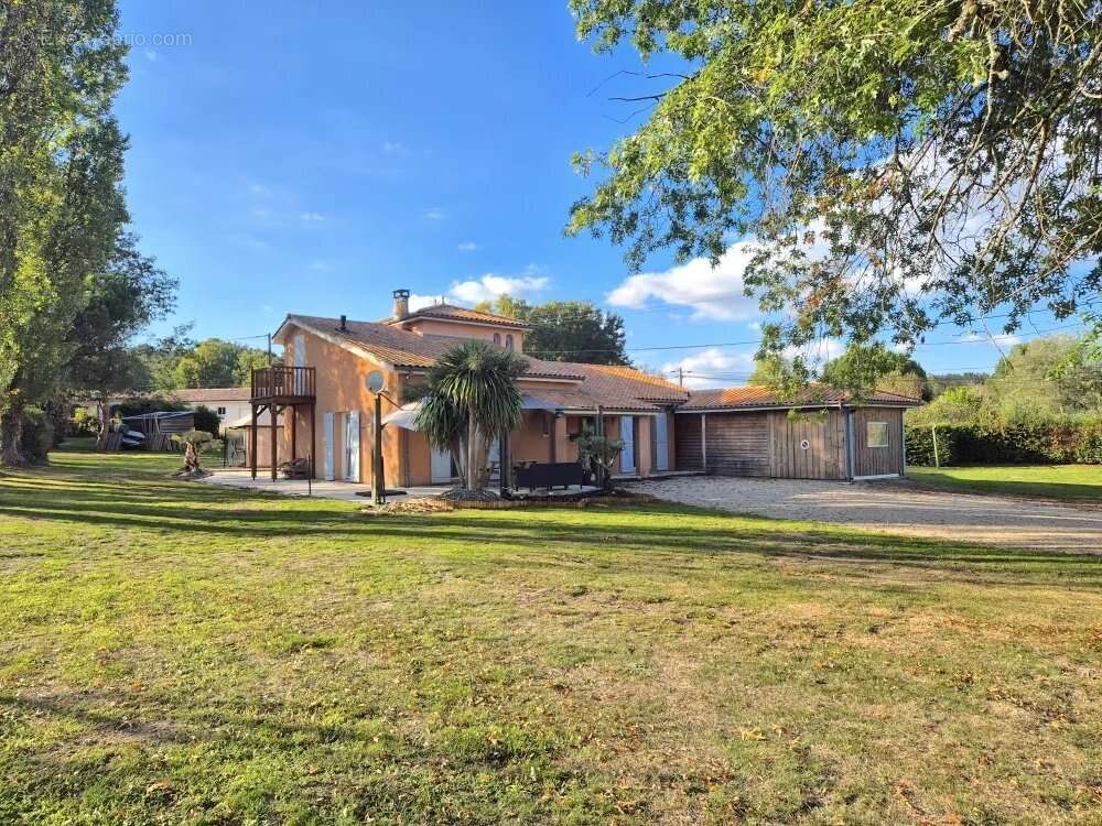 Maison à SAINT-AIGULIN