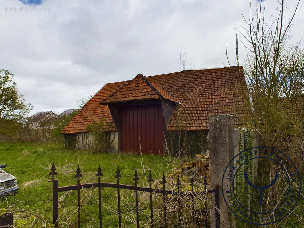 Maison à MAIZIERES-LA-GRANDE-PAROISSE