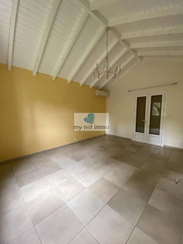 Maison à PETIT-BOURG