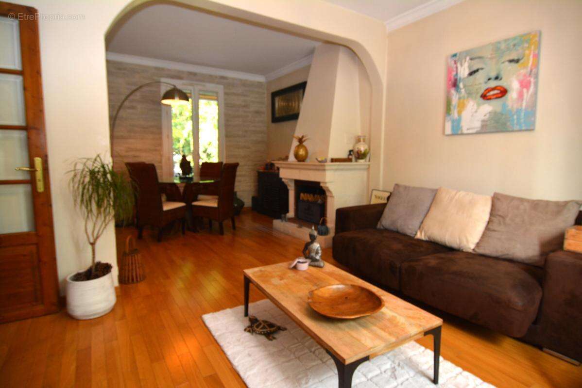 Maison à VILLENEUVE-LE-ROI