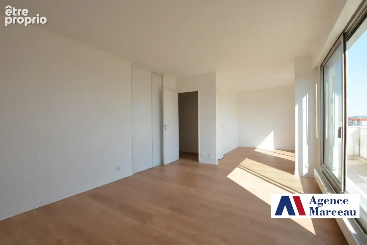 F2 avec balcon+ Cave & Box en option - photo 7