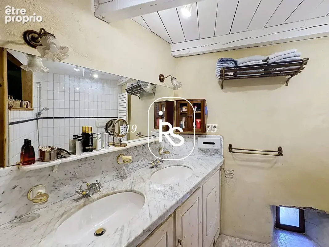 Propriété de charme de deux maisons avec piscine et un total de 2,53 ha de terrain naturel. - photo 15