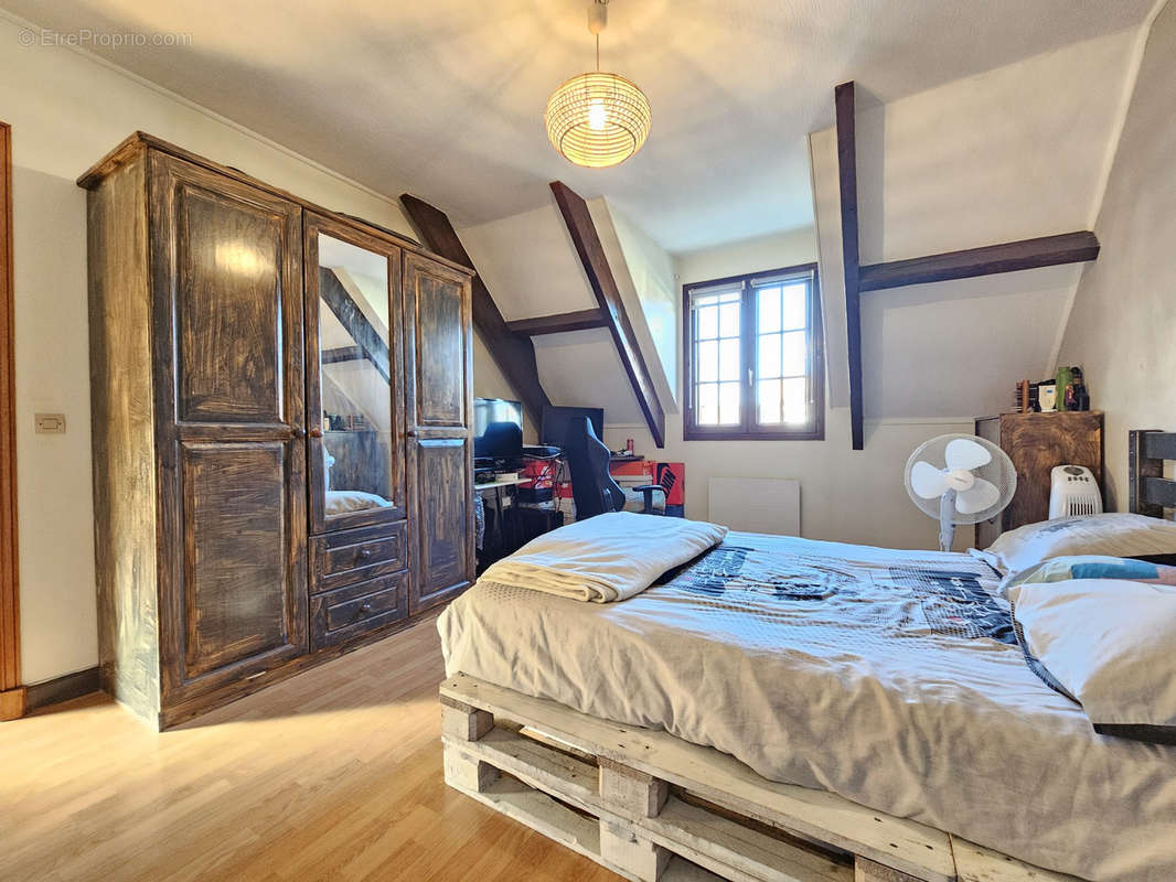 Maison à SAINTE-GENEVIEVE-DES-BOIS