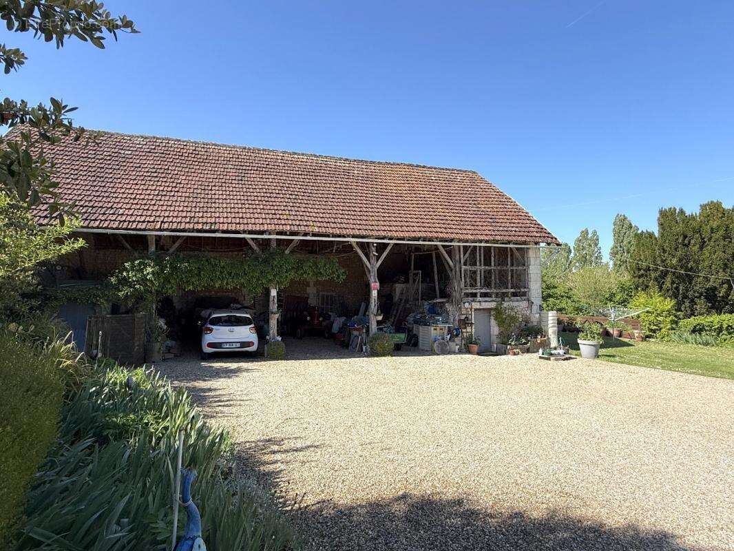 Maison à NANTEUIL-AURIAC-DE-BOURZAC