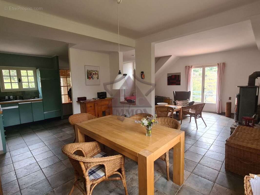 Coup de coeur pour cette propriété avec + d'un hectare de terrain - photo 4