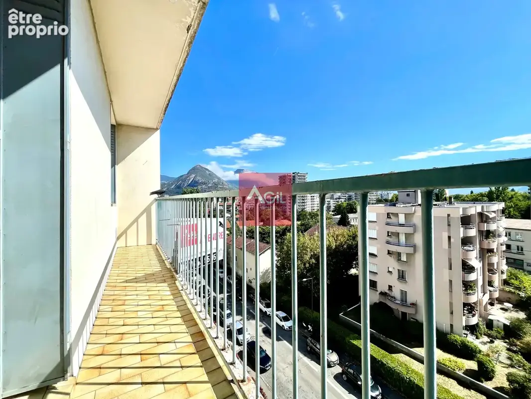 GRENOBLE - T3 au sixième étage avec vue dégagée sur Belledonne et le Vercors. - photo 2