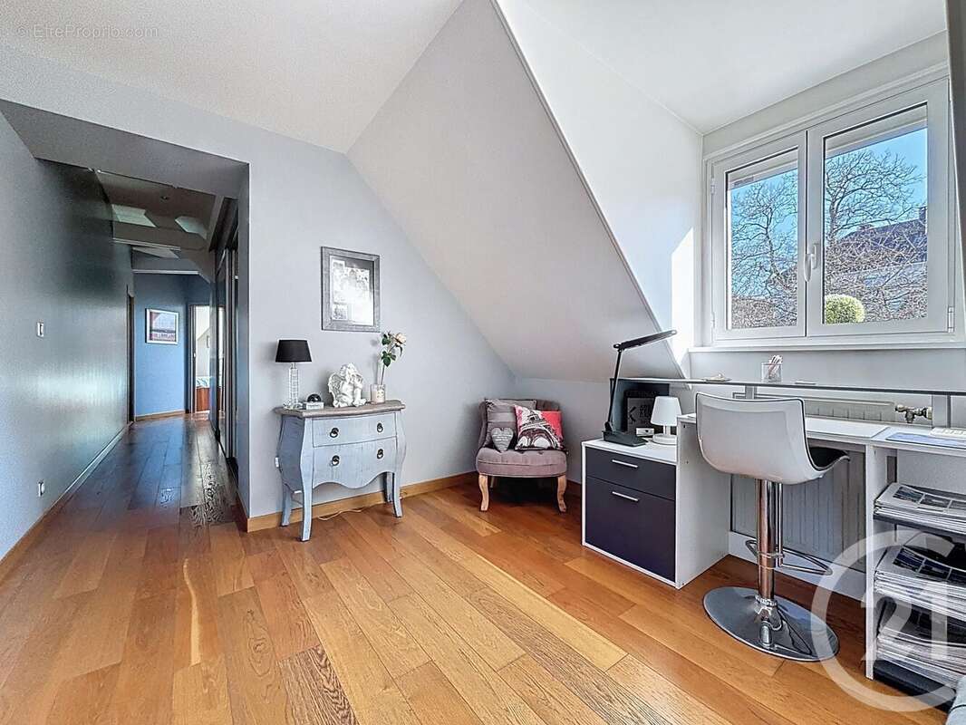 Maison à VAUX-LE-PENIL