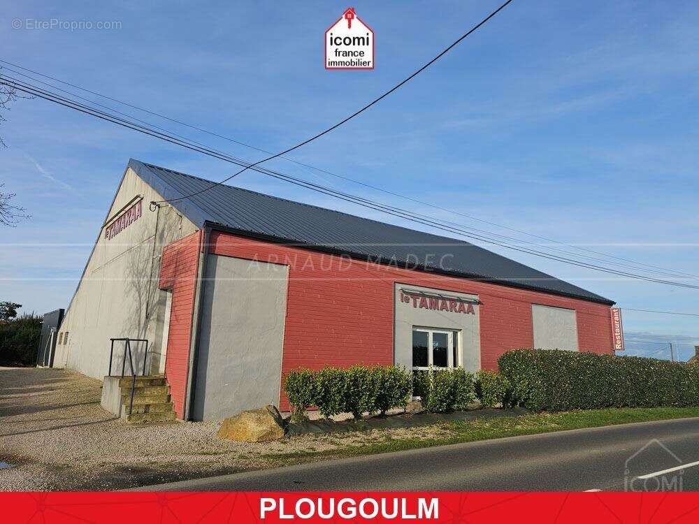 Commerce à PLOUGOULM