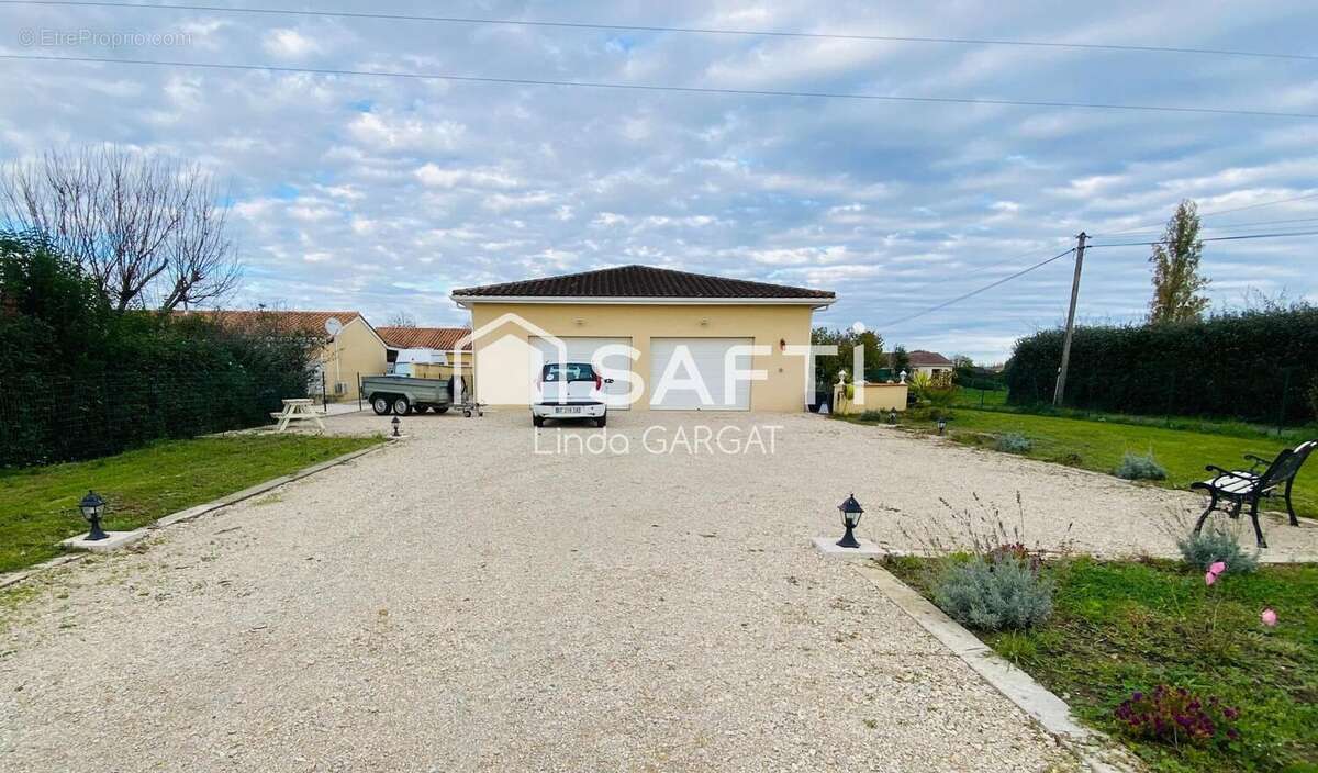 Photo 2 - Maison à SAINT-ETIENNE-DE-FOUGERES