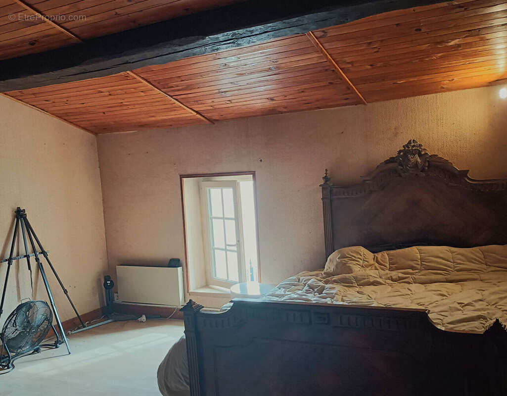 Maison à SAINT-GERMAIN-D&#039;ESTEUIL