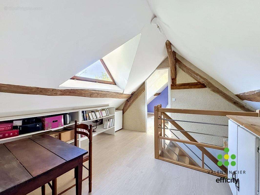 Maison à AUNAY-SOUS-CRECY