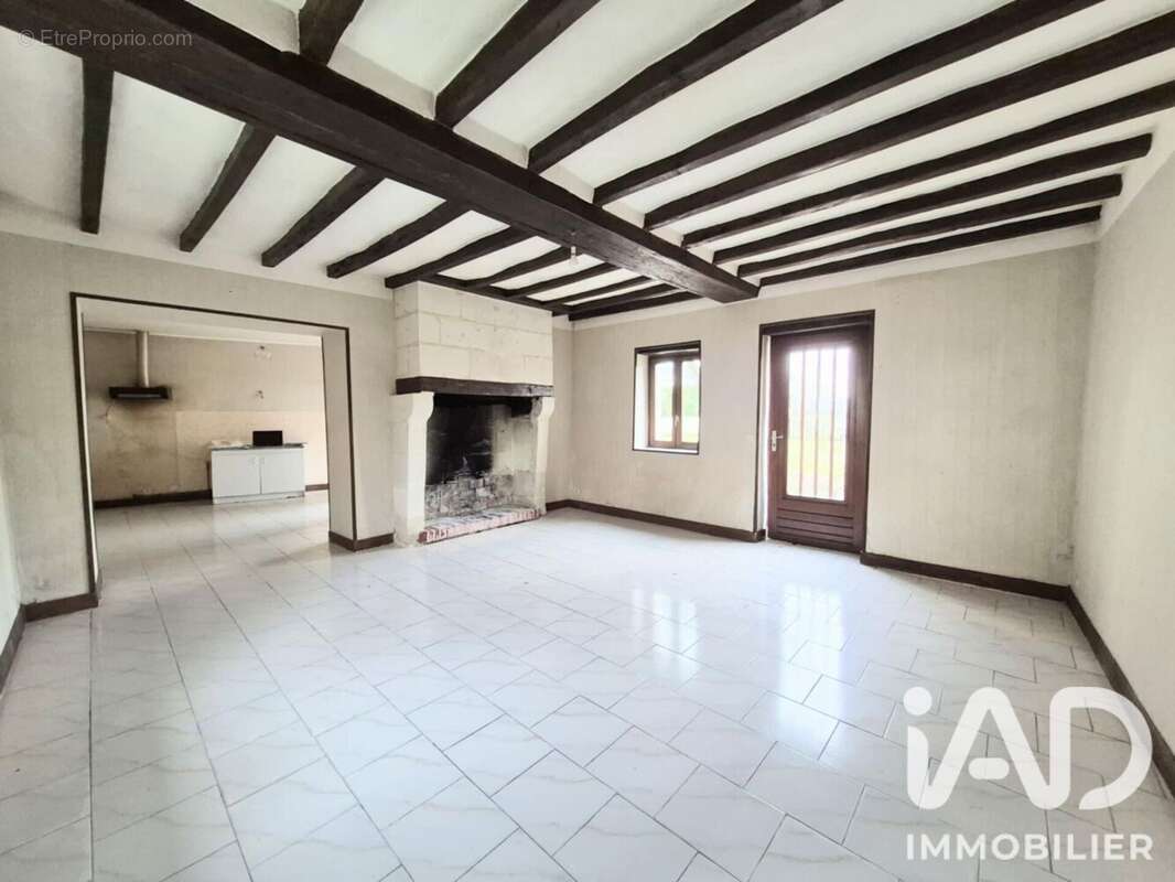 Maison 87 m² à Gizeux  - photo 4