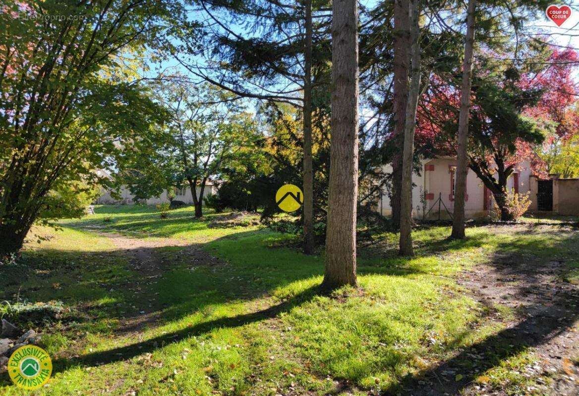 Maison à LA GUERCHE-SUR-L'AUBOIS