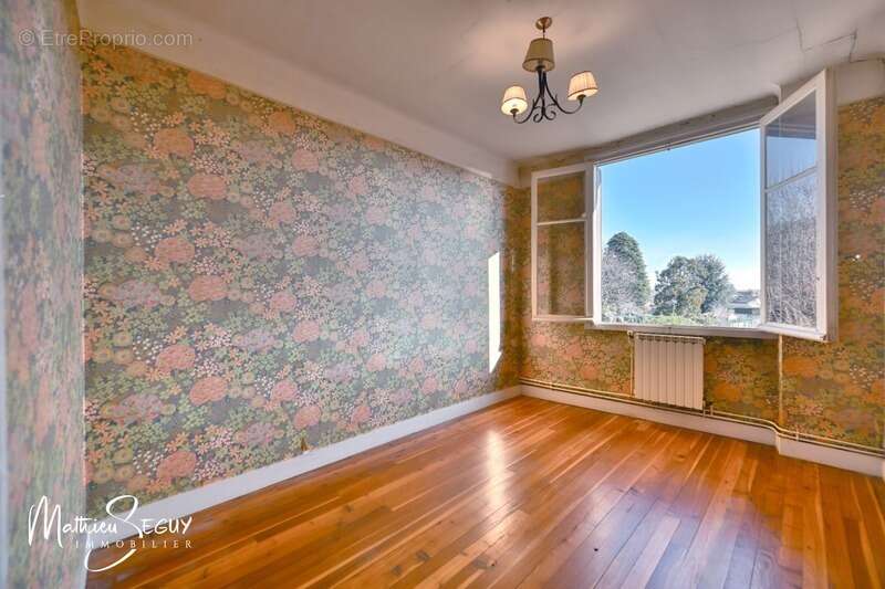MILLERY – Beau potentiel pour cette maison P7 avec jardin, sous-sol et dépendances - photo 11