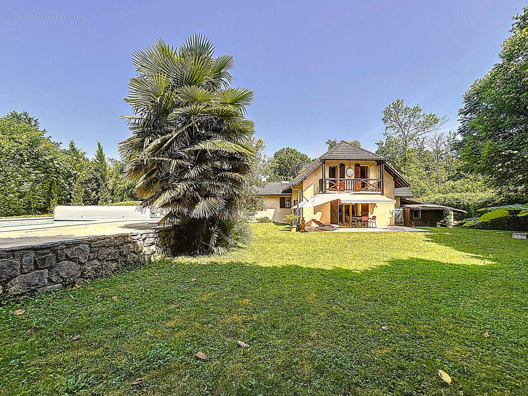 Maison à CHALLES-LES-EAUX