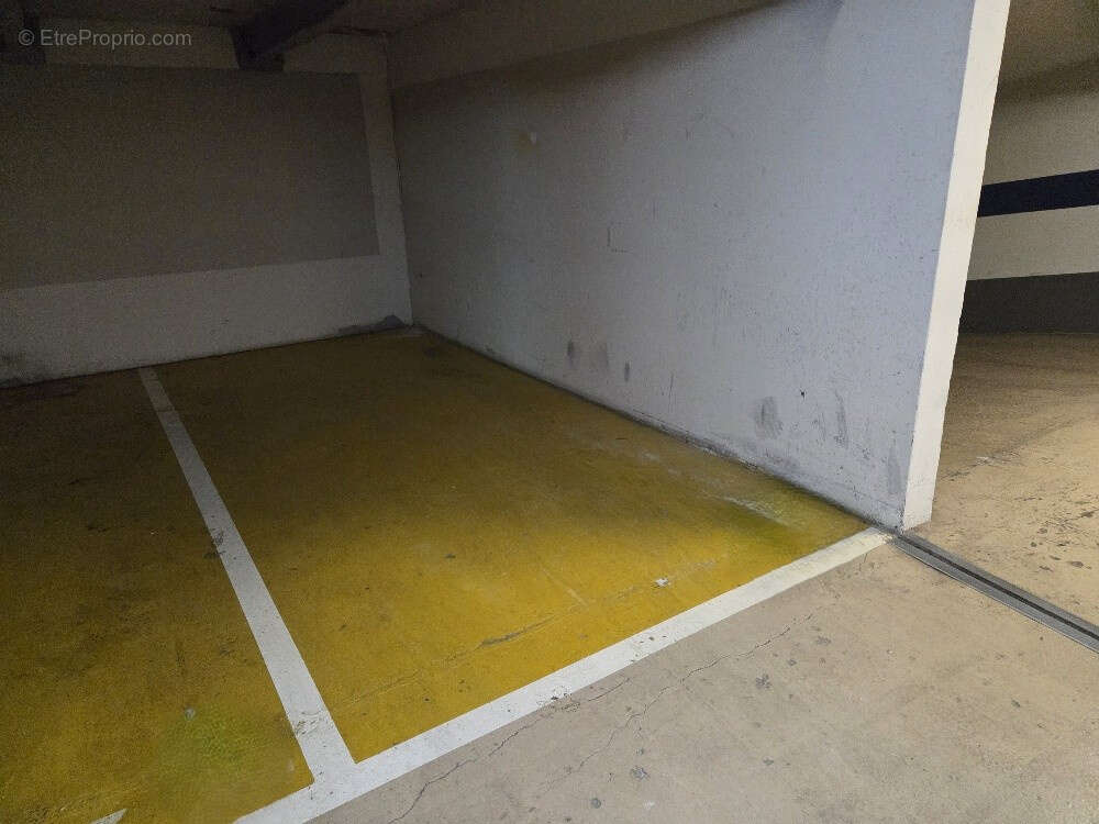 Parking à PARIS-15E