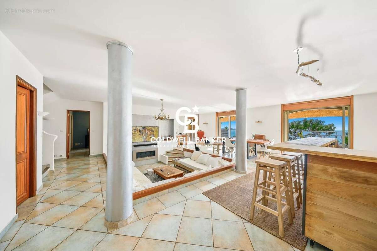 Maison à CARQUEIRANNE