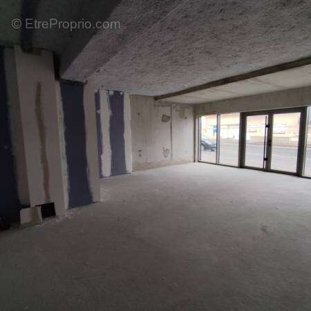 1 n°7 - Commerce à BERCK