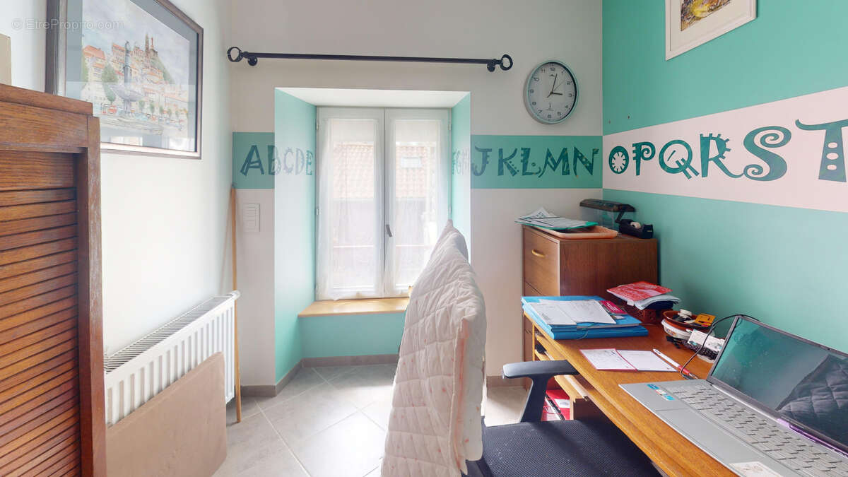 EN EXCLUSIVITE ! le prix d'un grand appartement! Maison de bourg de caractère rénovée, avec garage et terrasse - photo 7