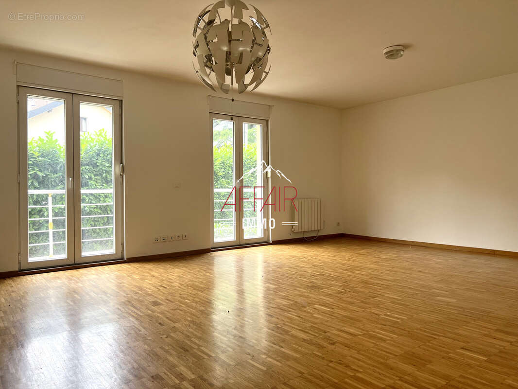 Appartement à ETREMBIERES