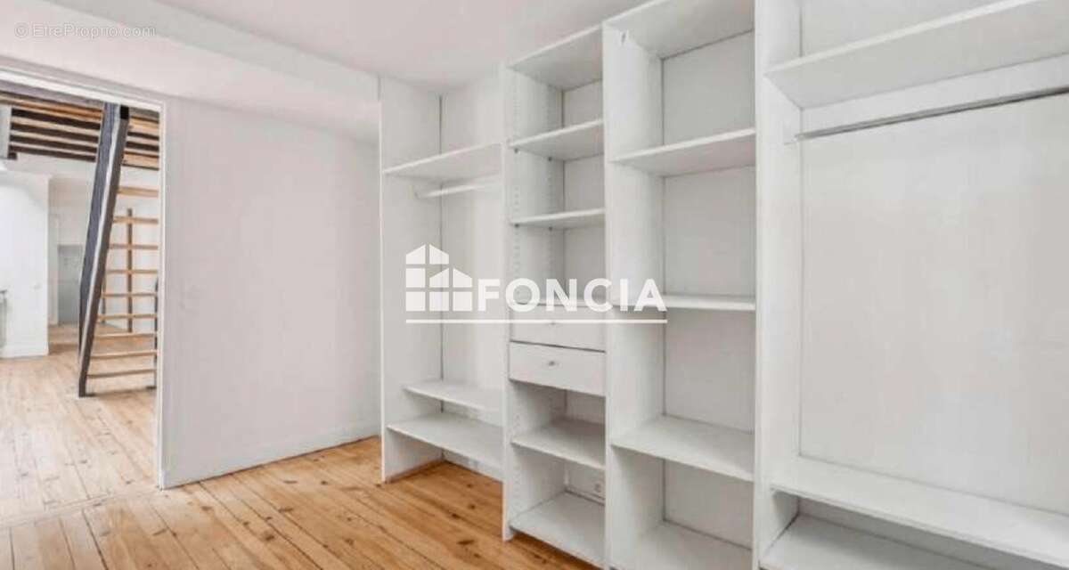 Appartement à PARIS-10E