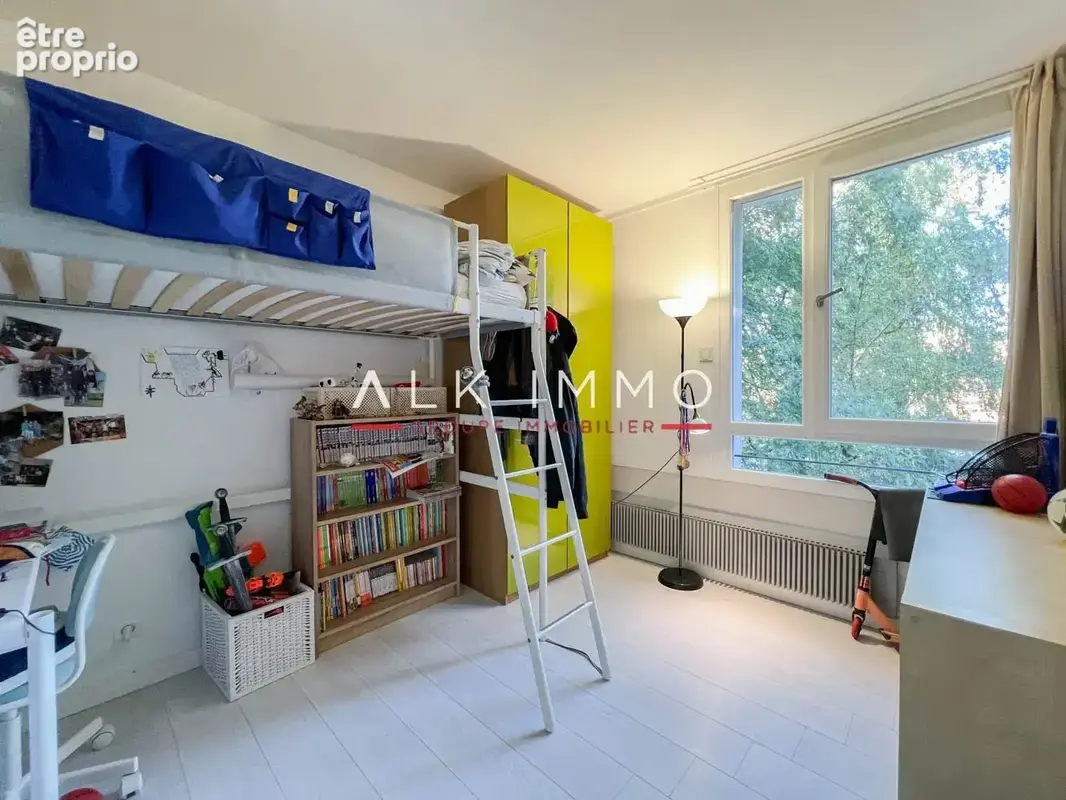 T5 de près de 100 m2 à Annecy le Vieux dans un immeuble réno - photo 9