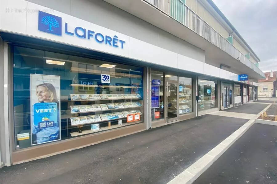 Parking à RIS-ORANGIS