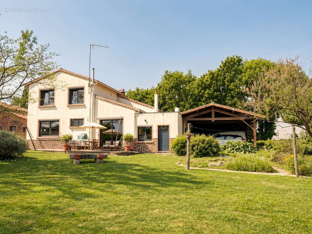 Maison à SAINT-GEORGES-DE-MONTAIGU