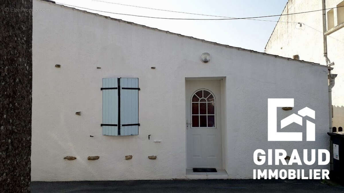 Maison à VOUILLE-LES-MARAIS