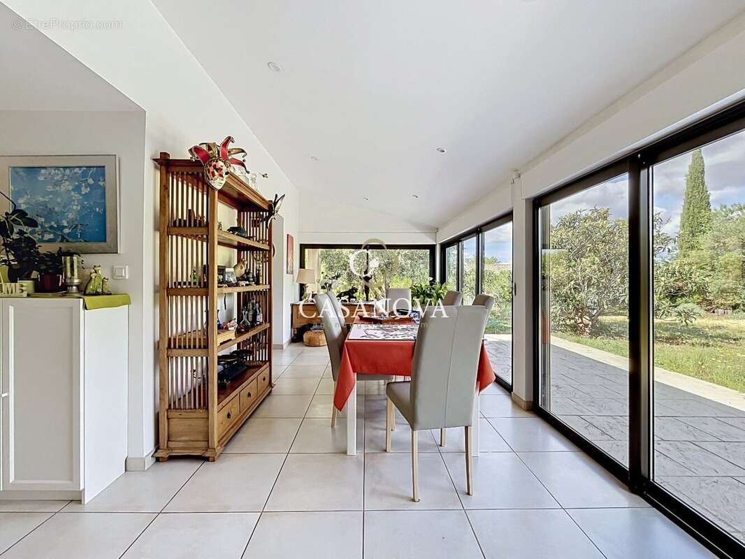 Villa à vendre à Laurens avec grand jardin paysager - photo 6