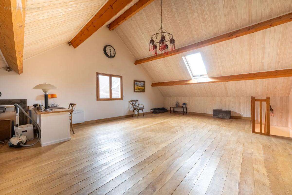 Maison à LA CELLE-LES-BORDES