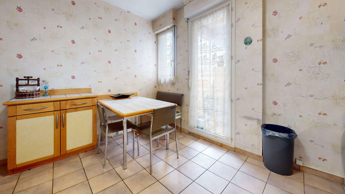 Appartement à VAUJOURS