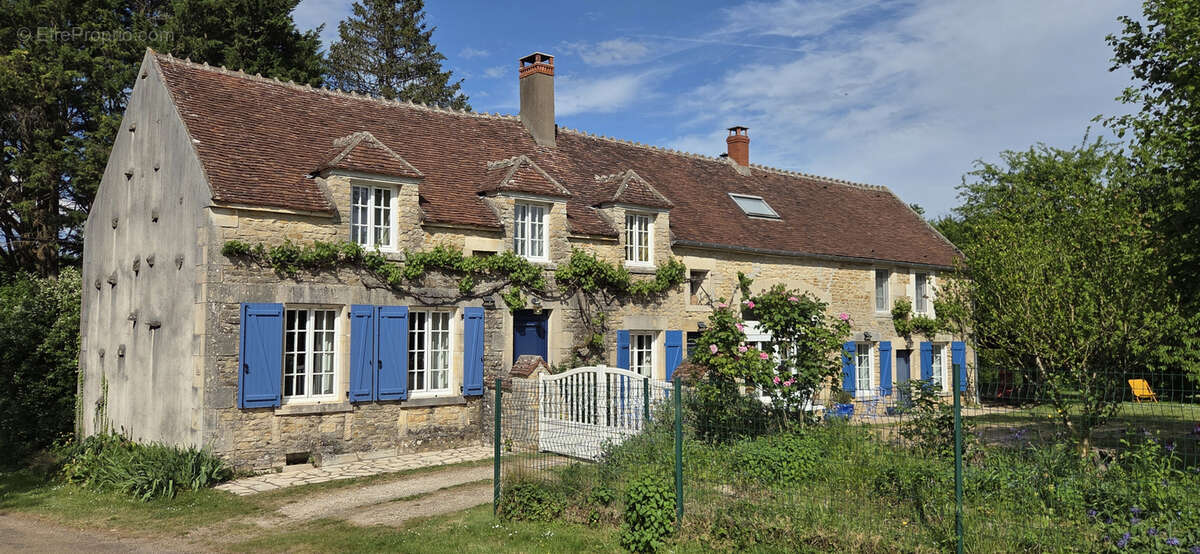 Maison à MENOU