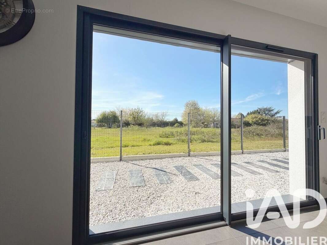 Photo 2 - Maison à SAINT-MEDARD-DE-GUIZIERES