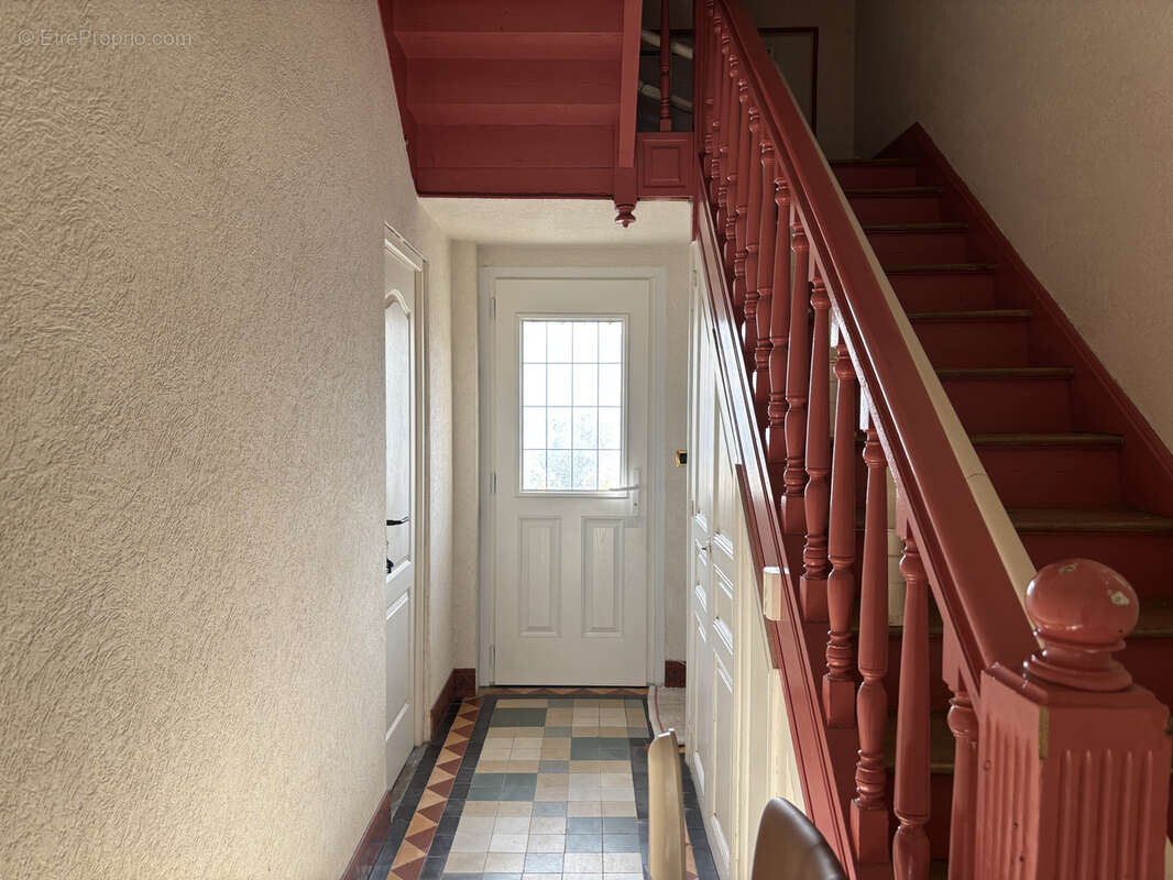 Maison à LE MAYET-DE-MONTAGNE