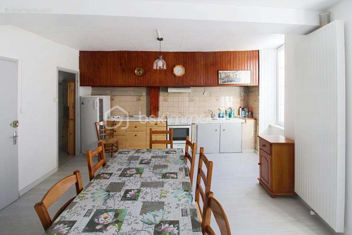 Maison à SAINT-JEAN-DU-BRUEL