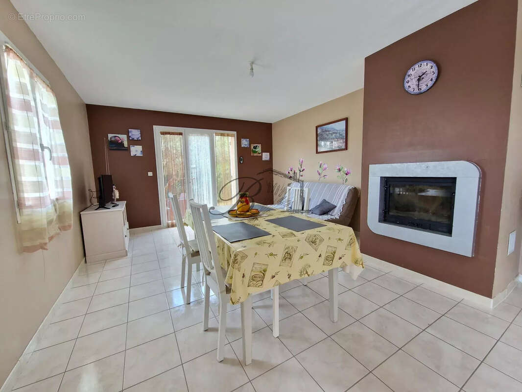 Maison à LA MOTTE-D'AIGUES