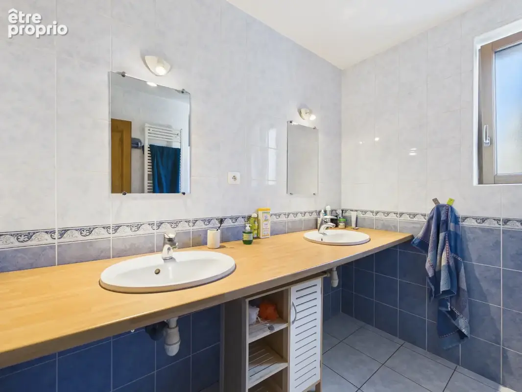 Maison composée de 3 appartements et terrain de 2 378 m2 - photo 7