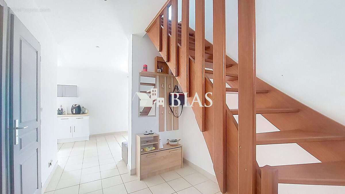 Maison 96 m² à Les Preaux  - photo 4
