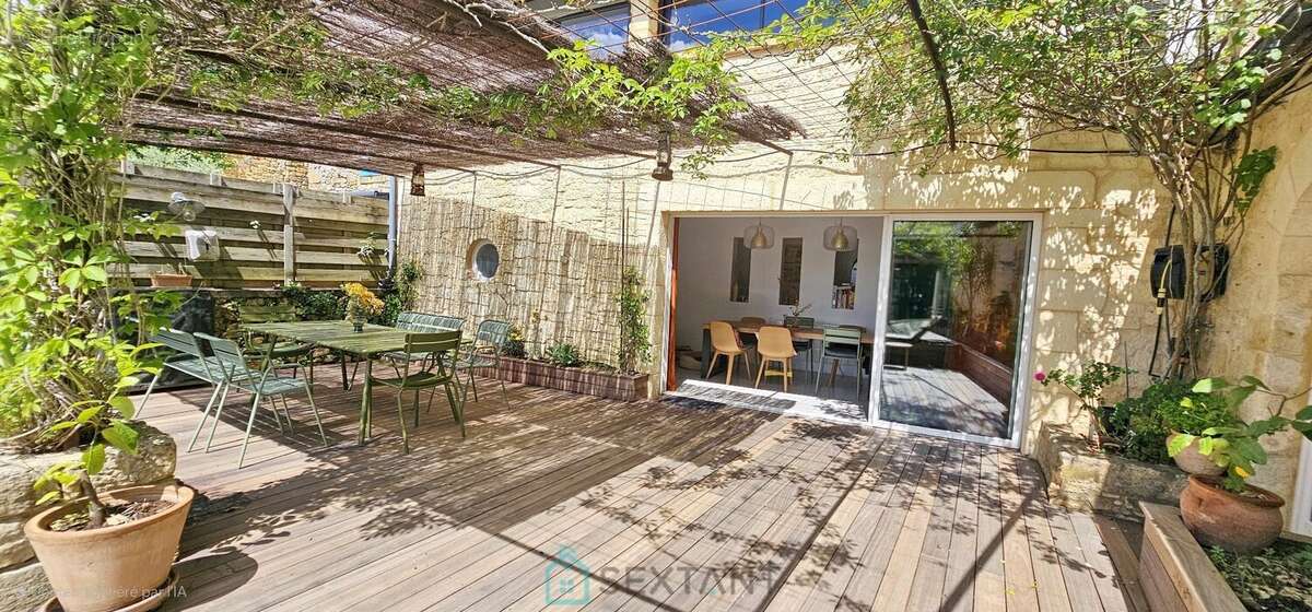 Exceptionnel propriété de 234 m² dans la Bastide de Domme avec une terrasse panoramique sur la vallée. - photo 4