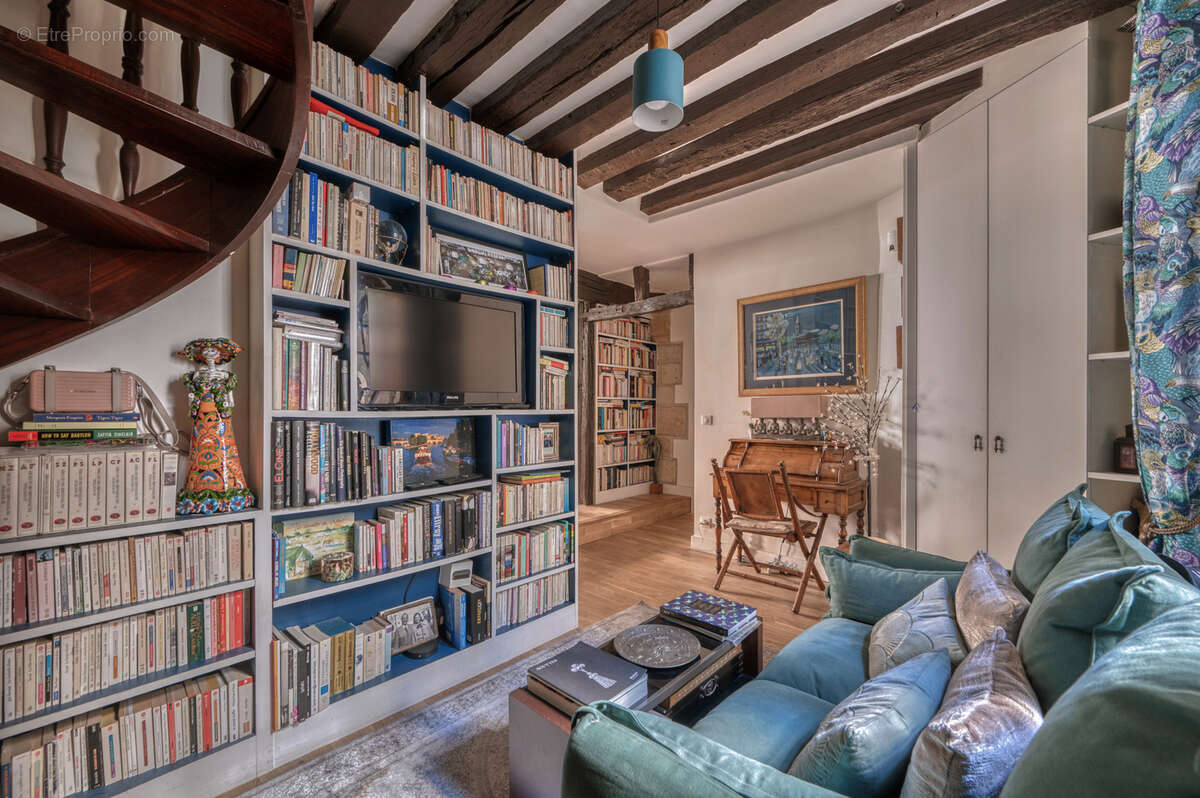 Appartement à PARIS-3E